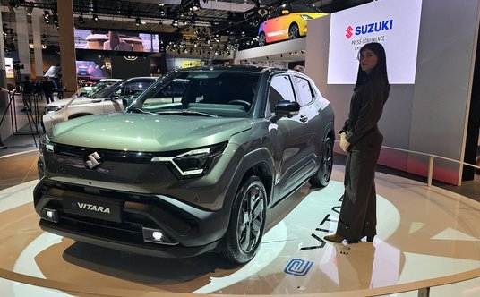 Pierwszy otwarty pokaz pierwszego elektrycznego Suzuki. To model e Vitara, która będzie miała swoją 