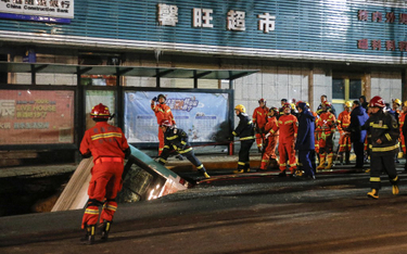 Chiny: Autobus wpadł do leja krasowego. Nie żyje sześć osób