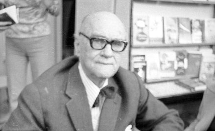 Jarosław Iwaszkiewicz na Kiermaszu Książki na Placu Defilad w Warszawie, 1979 r.
