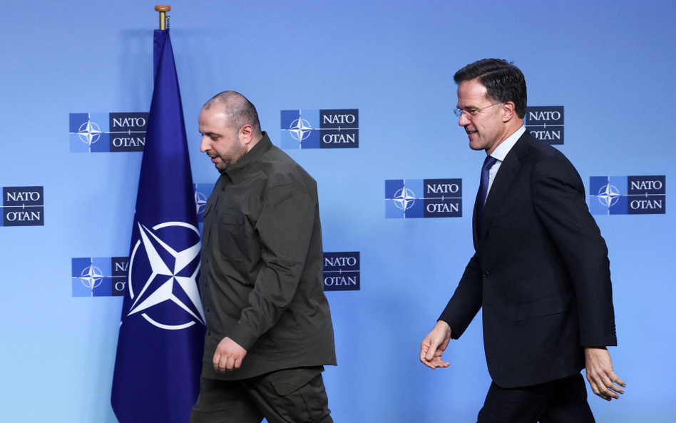 Sekretarz generalny NATO Mark Rutte i minister obrony Ukrainy Rustem Umerow podczas konferencji mini