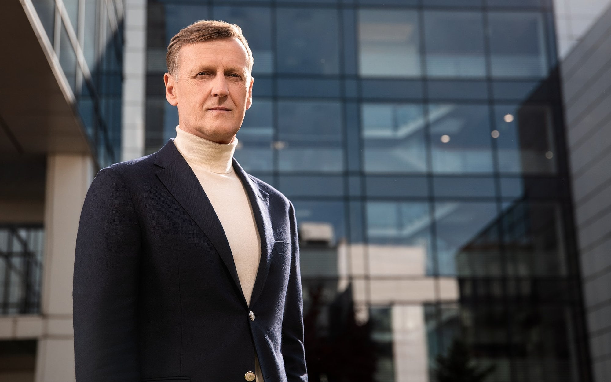 Cyfrowa zmiana w nabywaniu samochodów. W VEHIS każdy samochód o 3% taniej w procesie online