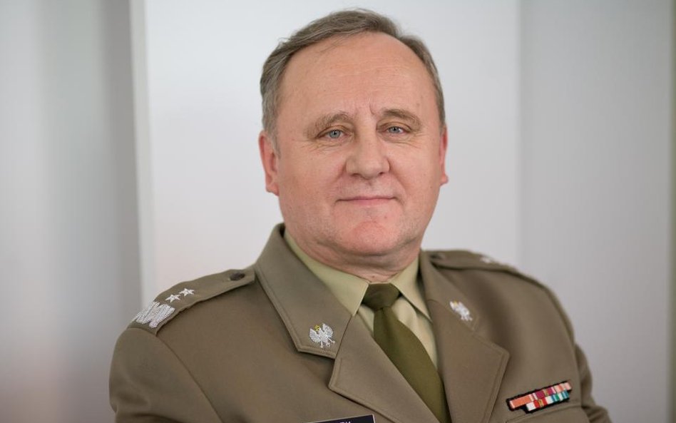 Gen. Pacek pisze białą księgę NATO o wojnie na Ukrainie