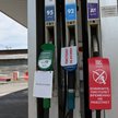 Rafinerie stoją, kolejki rosną. Rosja zaciska kurek z paliwem