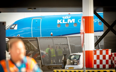 Służby ratunkowe na lotnisku Schiphol w Holandii
