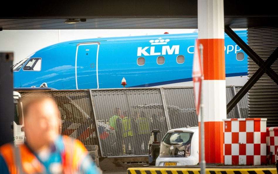 Służby ratunkowe na lotnisku Schiphol w Holandii