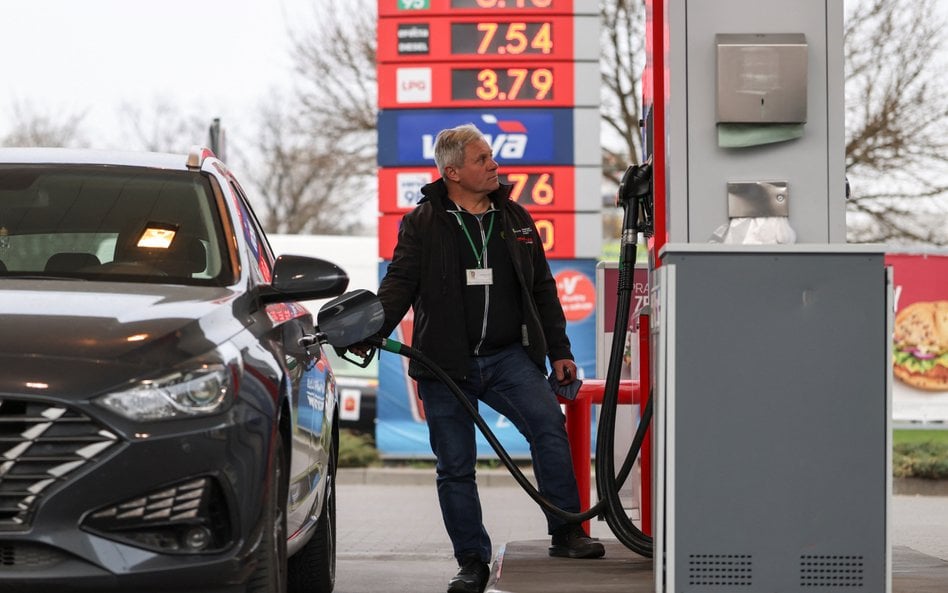 - Rządowe ceny maksymalne pozostają kompletnie bez związku z ograniczeniem lub wzrostem popytu na pa