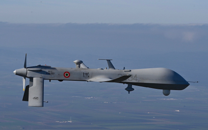 Włoski bezzałogowiec rozpoznawczy General Atomics MQ-1C Predator w ostatnim locie szkoleniowym.