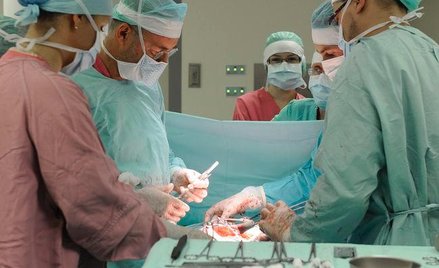 NFZ obniża wycenę operacji zaćmy