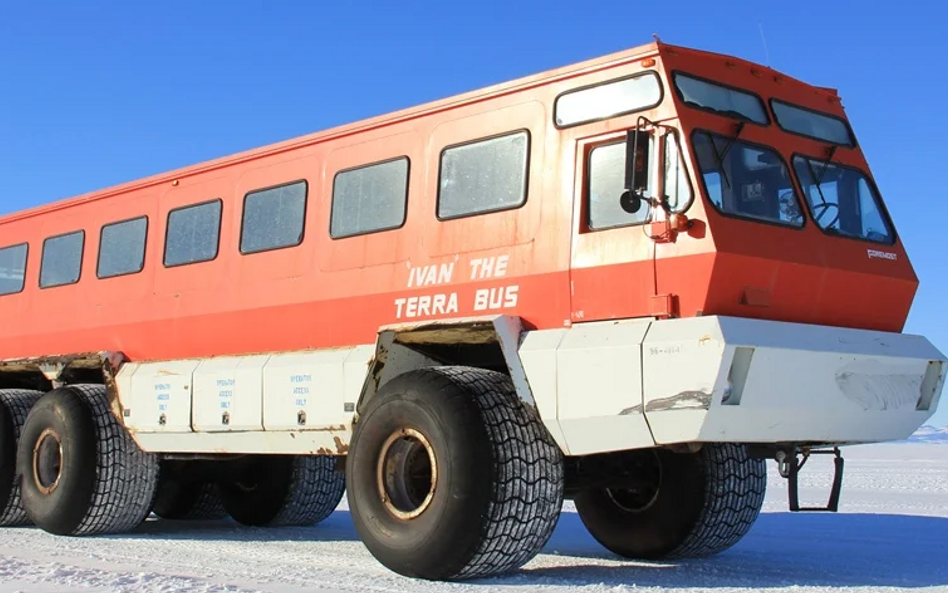 Niezwykły autobus powstaje w Rosji. Jeździ przy -50 st. Celsjusza