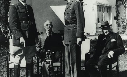 Uczestnicy konferencji w Casablance – stoją: gen. Giraud i de Gaulle, siedzą: Roosevelt i Churchill