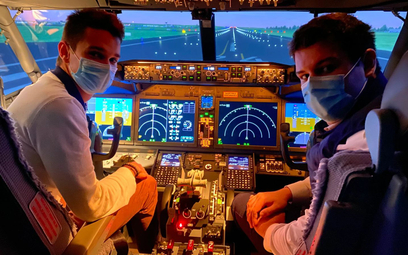 Na symulatorach można się uczyć latać airbusami i na boeingami