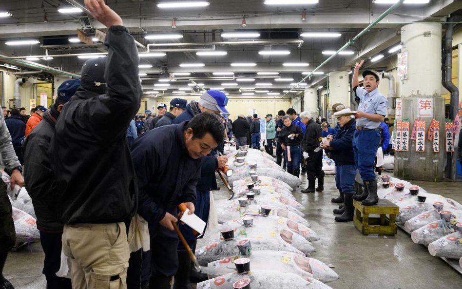 Pierwsza aukcja tuńczyna w 2018 roku na rynku Tsukiji