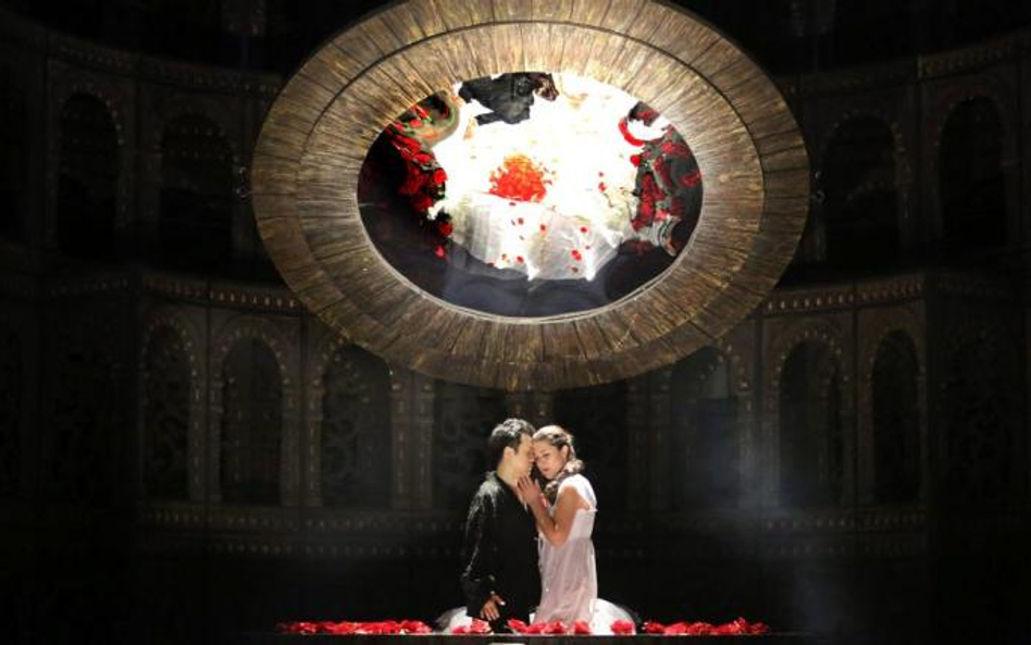 Ewelina Szybilska (Julia) i Sang-Jun Lee (Romeo)