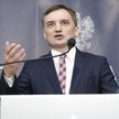 Sondaż: Co kieruje Ziobrą w sporze o praworządność? Najczęściej wskazywana walka o władzę na prawicy