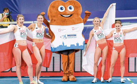 Medalistki mistrzostw Europy. Od lewej: Kornelia Lesiewicz, Natalia Kaczmarek, Małgorzata Hołub-Kowa