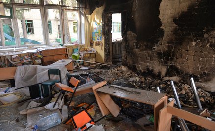 Wojna Rosji z Ukrainą. Zbombardowana szkoła w Charkowie