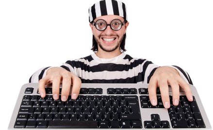 Prawo osadzonych do internetu można ograniczyć