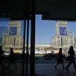 Flaga Unii Europejskiej na Pałacu Kultury i Nauki w Warszawie
