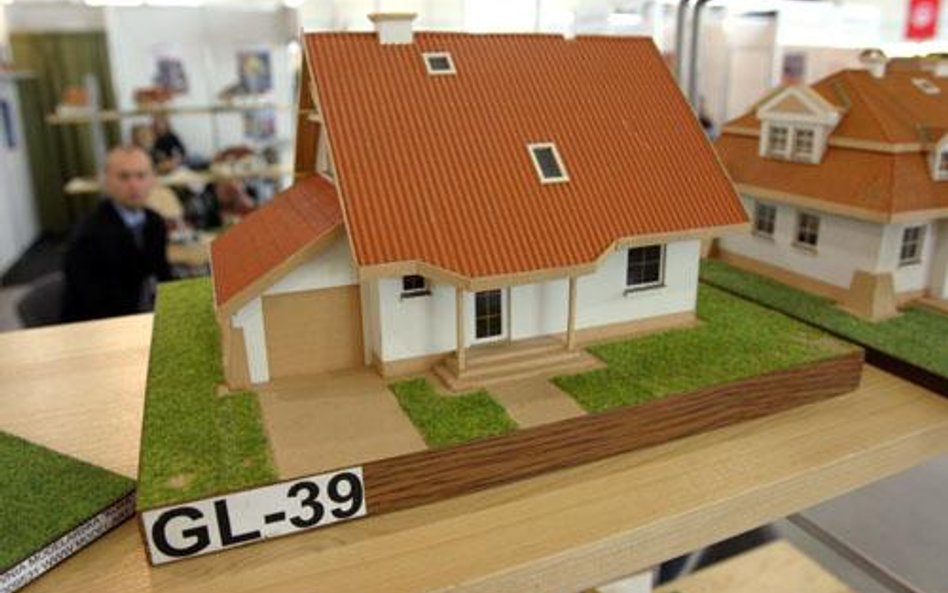 Resztki mieszkań obok nowych inwestycji