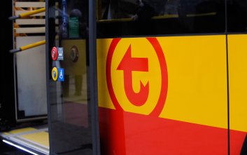 Uczniowie nie pojadą za darmo. Muszą poczekać na prezydenta