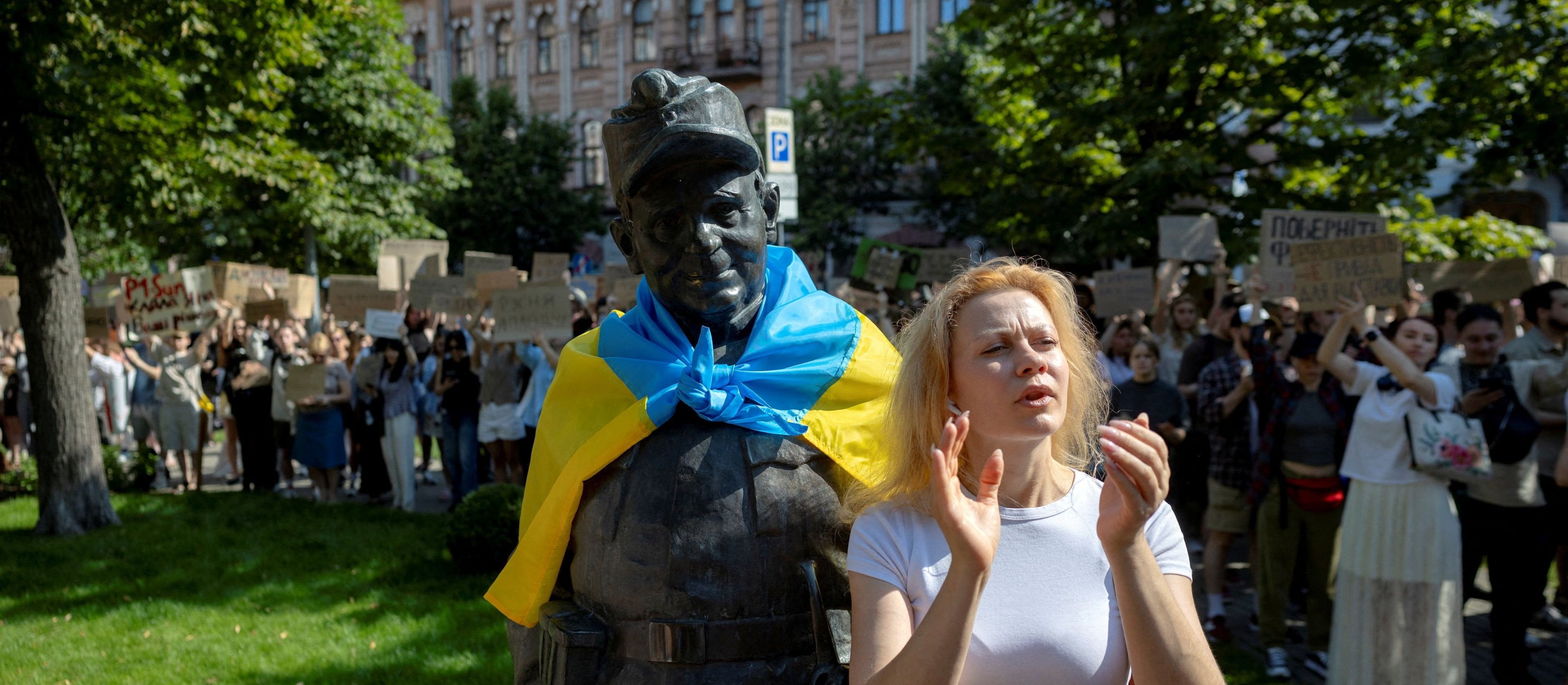 Владимир Зеленский уволил лучшего министра, потому что он был слишком популярен. Протесты в стране