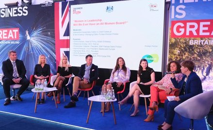 Problem polegający na tym, że kobiety nie potrafią walczyć o wyższe pensje, jest globalny, obserwowa