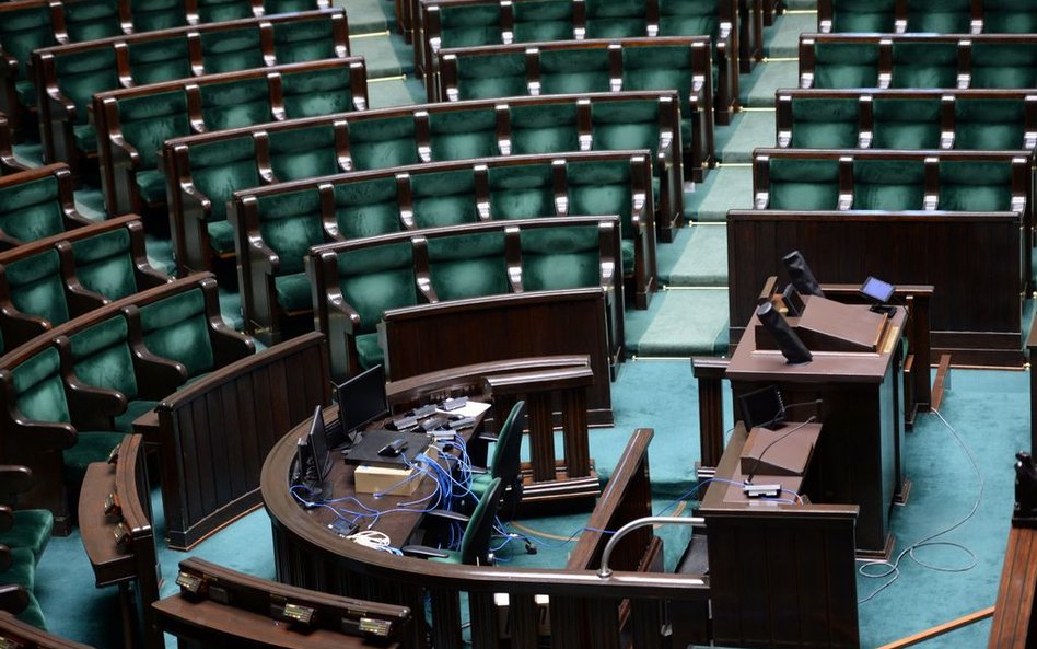 Sondaż Kantar Public: Protesty nie zaszkodziły PiS