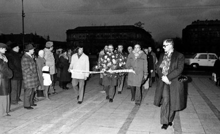 Nieoficjalne obchody Święta Niepodległości, 11 listopada 1980 roku. Na zdjęciu od lewej: Seweryn Jaw