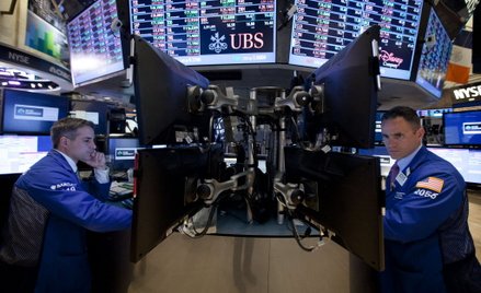 Wall Street traci przez politykę
