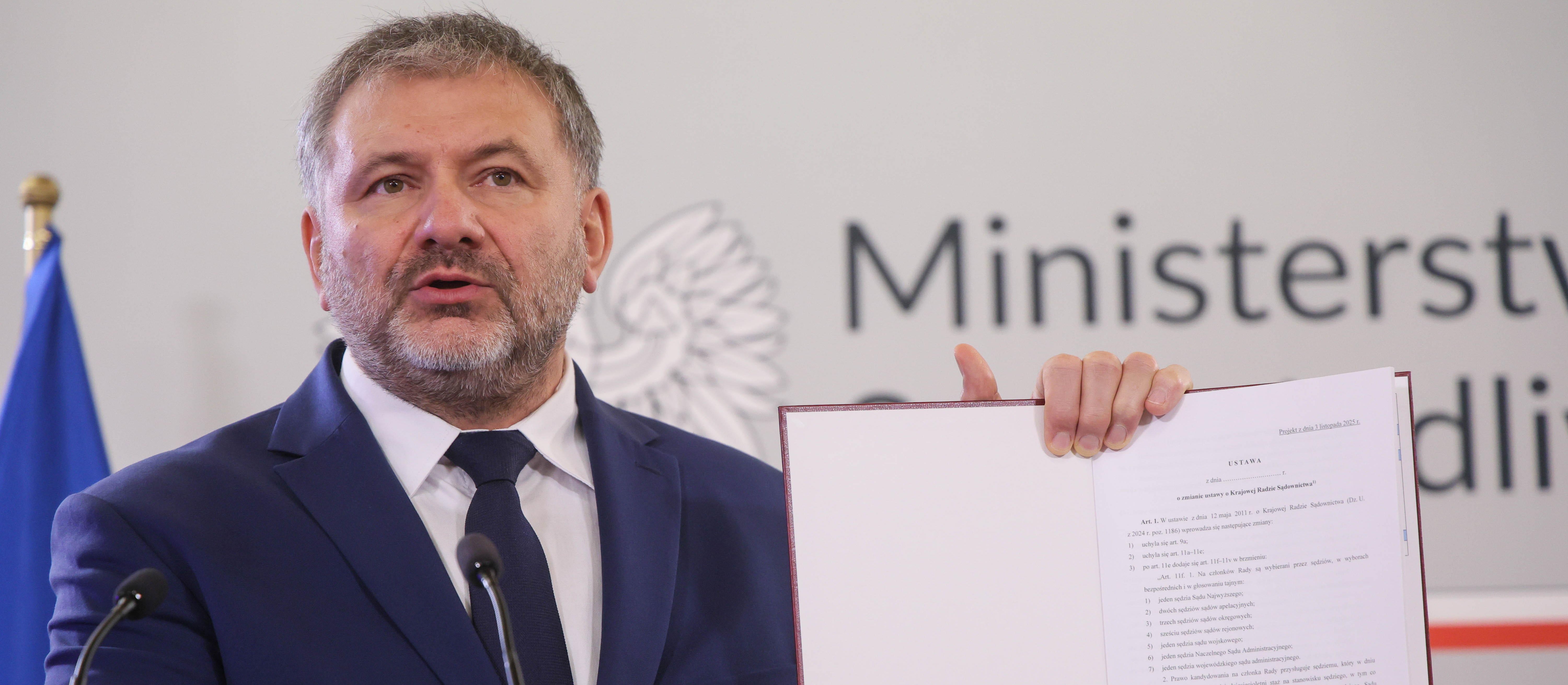 Projekt Waldemara Żurka może utrwalić patologię. Nowa KRS przez cały czas będzie trampoliną do awansu