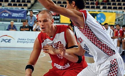 Maciej Lampe (z piłką)