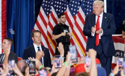 Donald Trump, republikański kandydat na prezydenta USA, pozycjonuje się jako zwolennik kryptowalut.