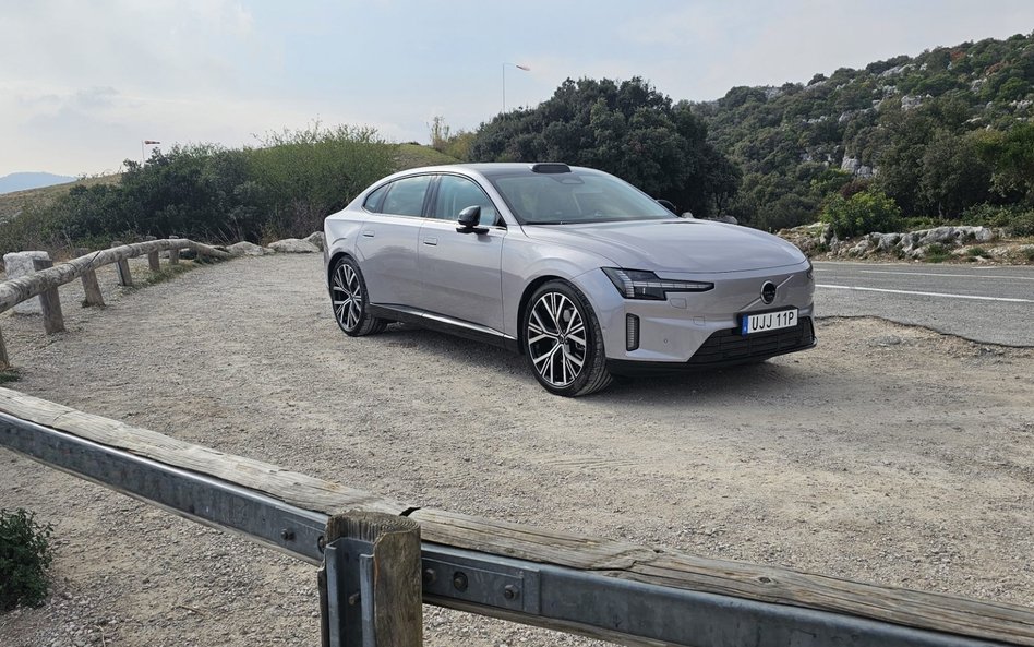 Stylistycznie Volvo ES90 jest rozwinięciem języka znanego z EX90