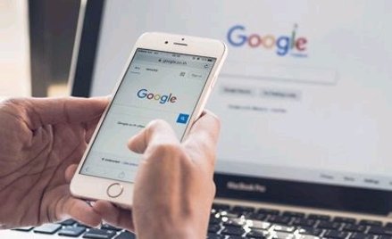 Dane
o użytkownikach płyną szerokim strumieniem do dziesiątków, jeśli nie setek, firm biorących udzi