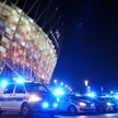 Policyjne radiowozy przed Stadionem Narodowym w Warszawie