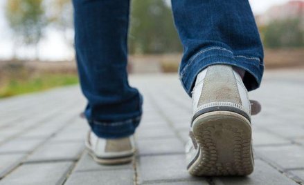 Sąd: Za chodzenie po cudzych chodnikach trzeba płacić