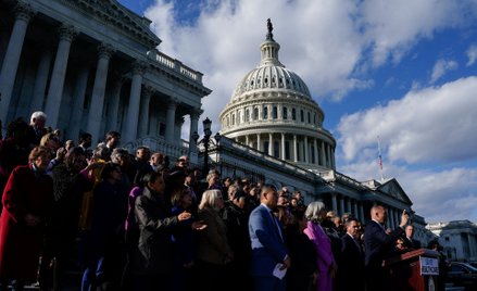 Członkowie Izby Reprezentantów USA wracają do Waszyngtonu, aby głosować w sprawie zakończenia lockdo