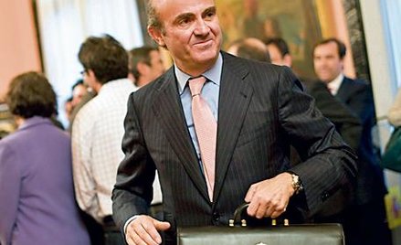 Luis de Guindos musi przekonać inwestorów, że Hiszpania wyjdzie z kryzysu