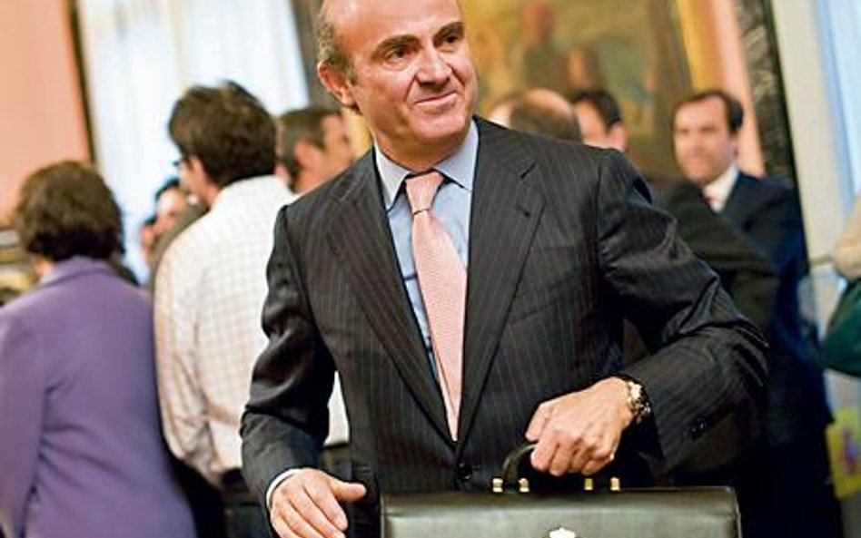 Luis de Guindos musi przekonać inwestorów, że Hiszpania wyjdzie z kryzysu