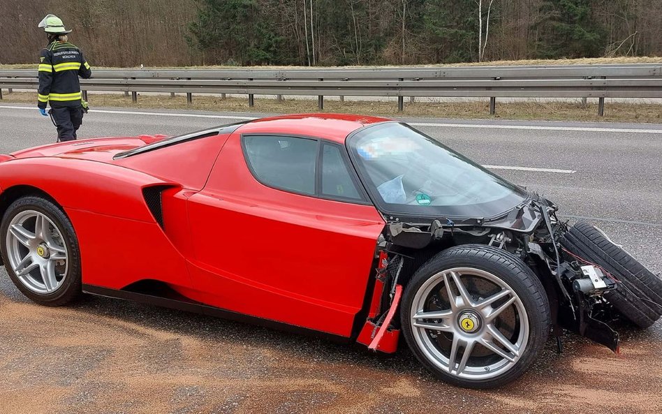 Ferrari Enzo rozbite na autostradzie w Niemczech