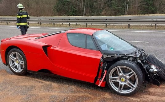 Ferrari Enzo rozbite na autostradzie w Niemczech