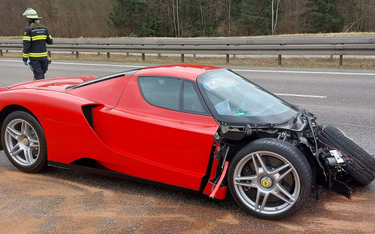 Ferrari Enzo rozbite na autostradzie w Niemczech