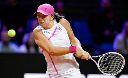 Iga Świątek przegrała z Jeleną Rybakiną 3:6, 6:4, 3:6