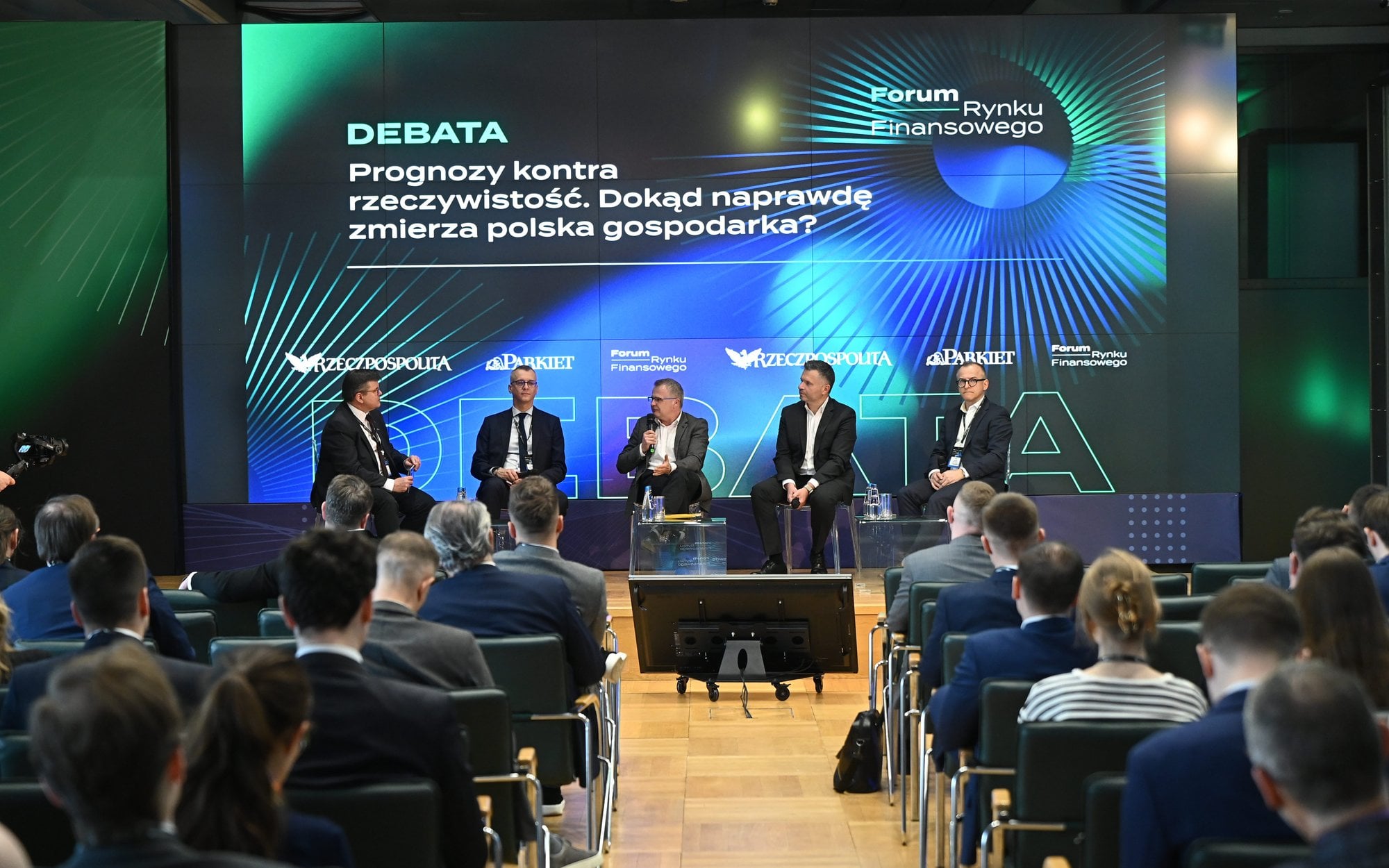 Ekonomiści o głównych zagrożeniach dla Polski. „Nie ma recepty”