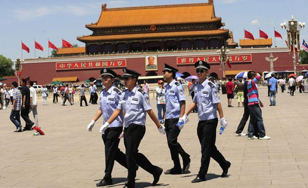 Policjanci na placu Tiananmen