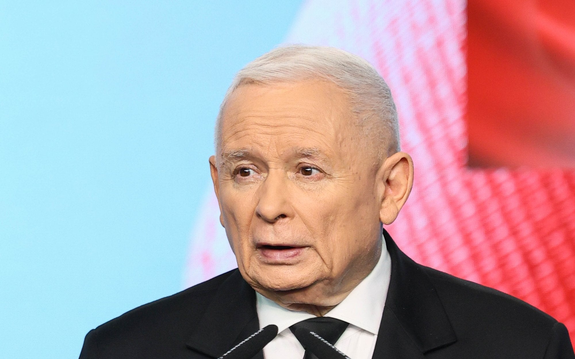 Jarosław Kaczyński zwróci order Ukraińcom