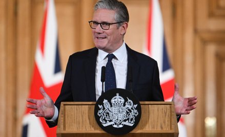 Premier Wielkiej Brytanii Keir Starmer ogłasza zakaz korzystania nastolatków z social mediów