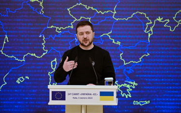 Wołodymyr Zełenski (na zdjęciu) po spotkaniu z liderami UE w Kijowie mówił, że jeśli podróżuje, to p
