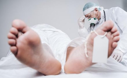 Zgon po koronawirusie stwierdza koroner
