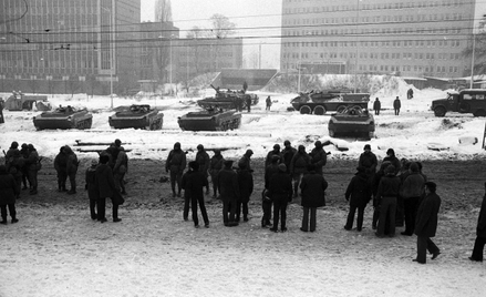 Przed pacyfikacją Stoczni Szczecińskiej im. Adolfa Warskiego w Szczecinie, grudzień 1981